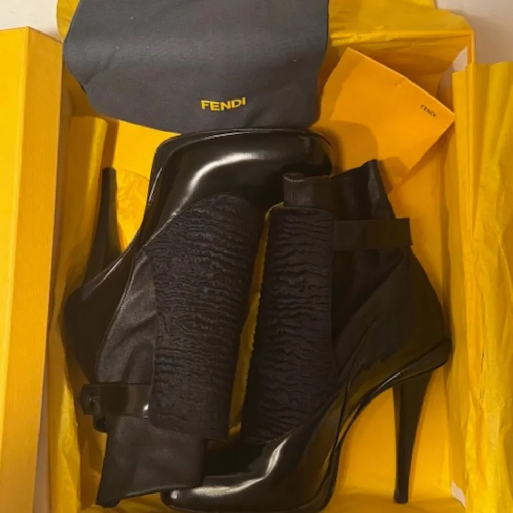 Fendi Victorian Calf Hair/ Patent Leather Ankle Booties -Size 38 w/ Box LIKE NEW